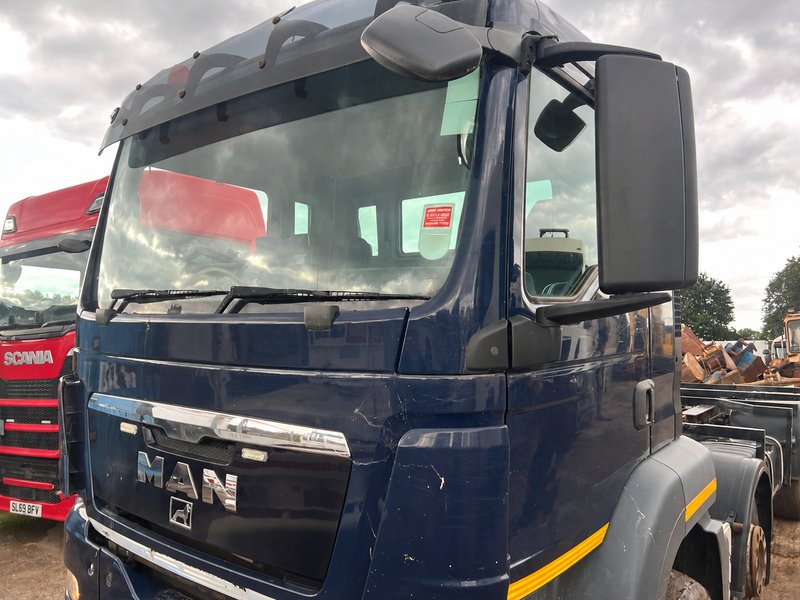 MAN 32.360 Chassis Cab