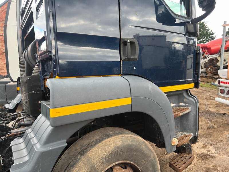MAN 32.360 Chassis Cab