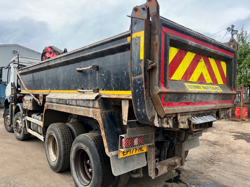 Mercedes-Benz Tipper with Palfinger Grab