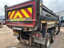 Mercedes-Benz 3240 Tipper with Palfinger Grab 