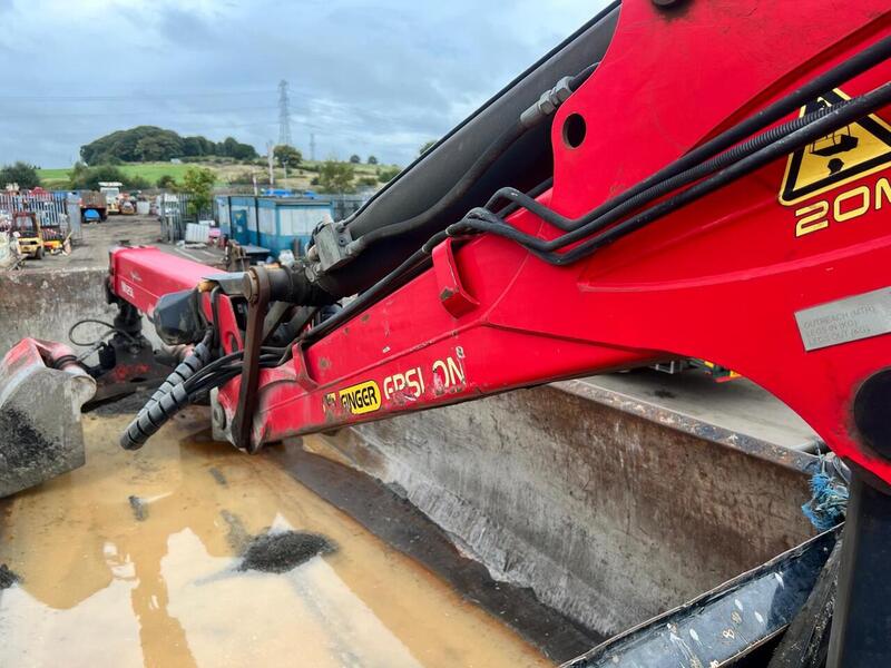 Mercedes-Benz Tipper with Palfinger Grab