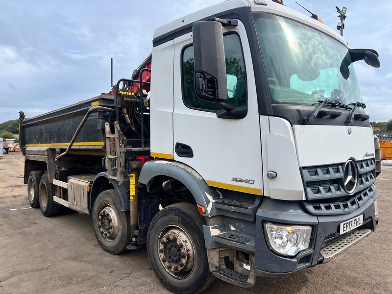 Mercedes-Benz Tipper with Palfinger Grab