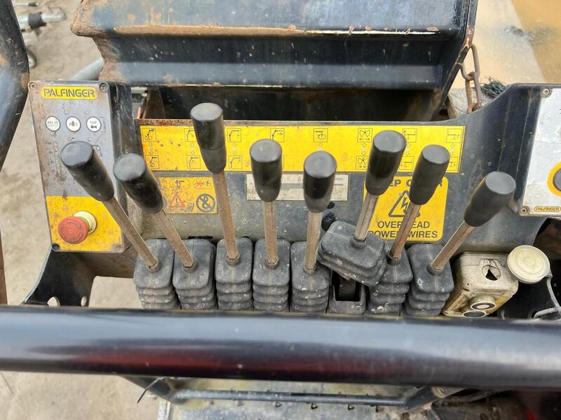 Mercedes-Benz Tipper with Palfinger Grab