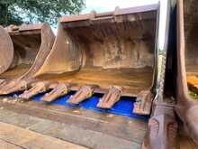 Selection of Digging Buckets to fit 20-24 ton Excavators  