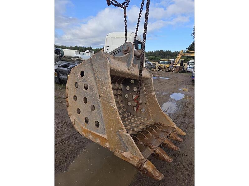 Selection of Digging Buckets Attachments 