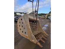 Selection of Digging Buckets to fit 20-24 ton Excavators  
