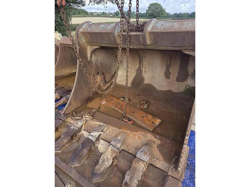 Selection of Digging Buckets Attachments 