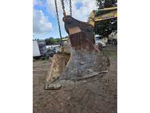 Selection of Digging Buckets to fit 20-24 ton Excavators  