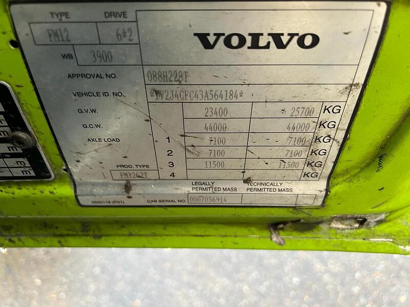 Volvo 6x2 Mid Lift Tractor Unit 