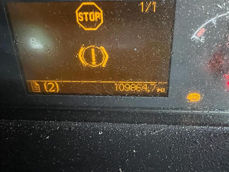 Volvo 6x2 Mid Lift Tractor Unit 