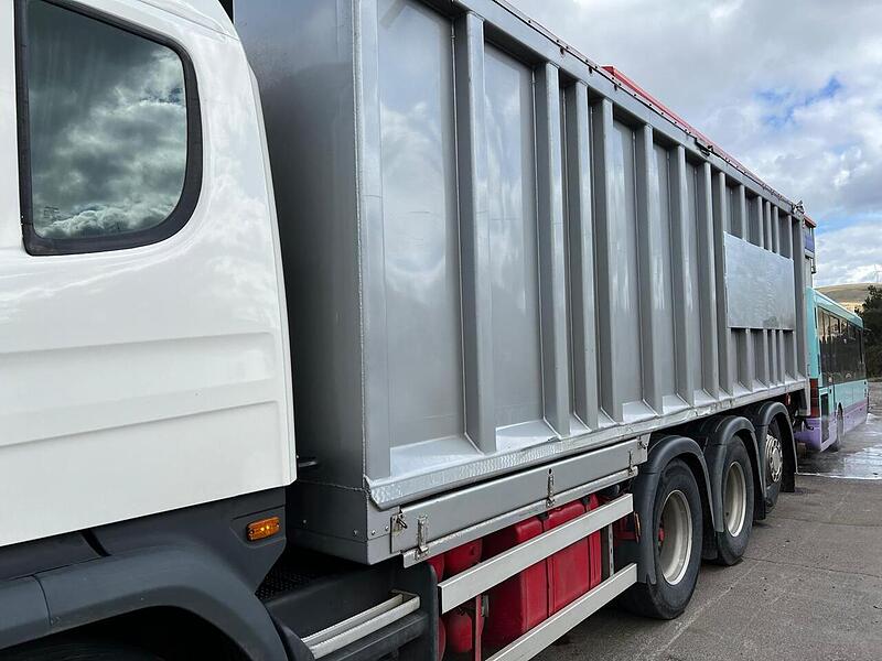Scania 8x4 Tridem 5 Compartment Bulk Blower Tipper