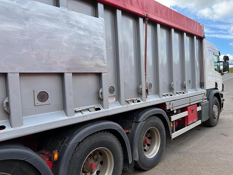 Scania 8x4 Tridem 5 Compartment Bulk Blower Tipper