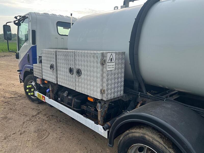 Isuzu 7.5 Ton Vacuum Tanker