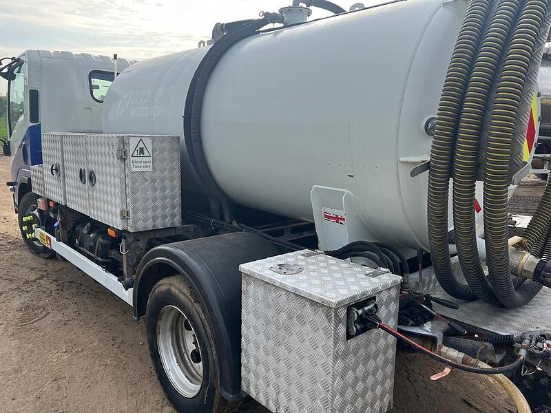 Isuzu 7.5 Ton Vacuum Tanker