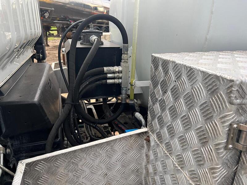 Isuzu 7.5 Ton Vacuum Tanker