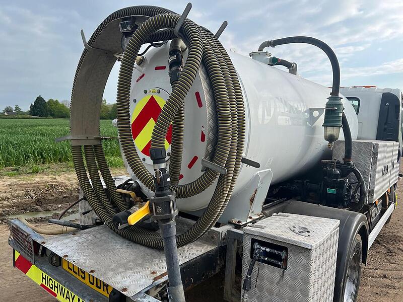 Isuzu 7.5 Ton Vacuum Tanker