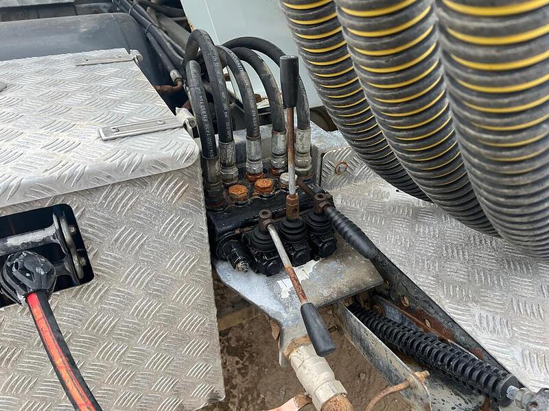 Isuzu 7.5 Ton Vacuum Tanker