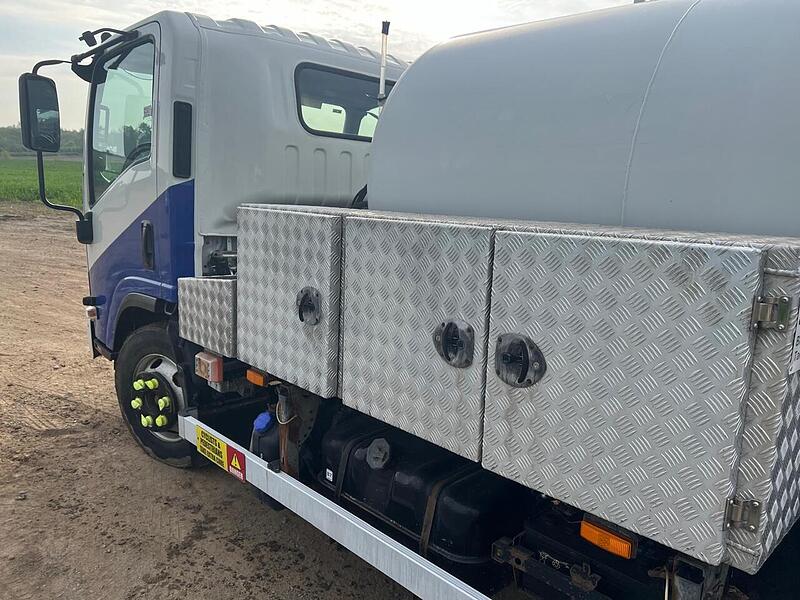 Isuzu 7.5 Ton Vacuum Tanker