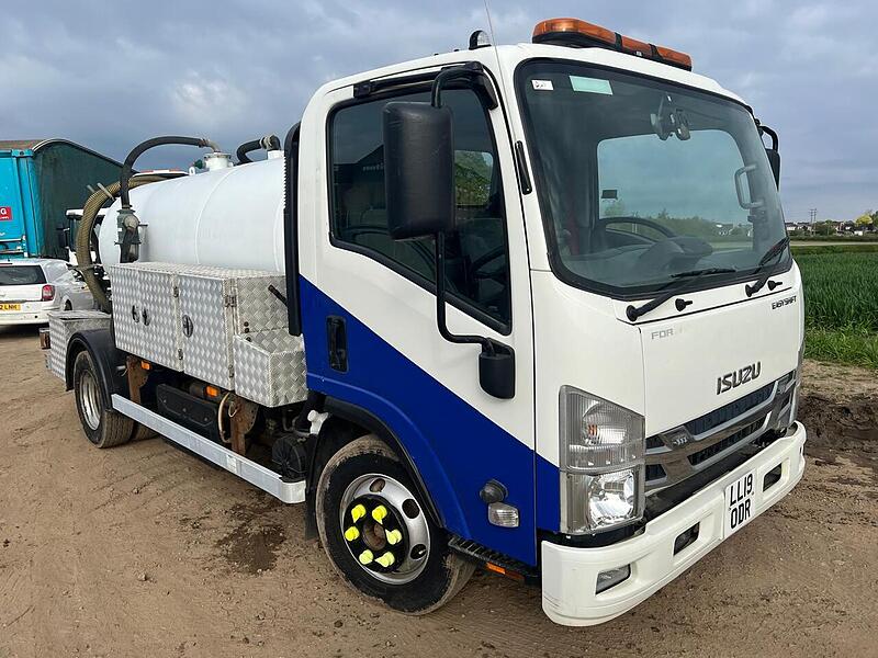 Isuzu 7.5 Ton Vacuum Tanker