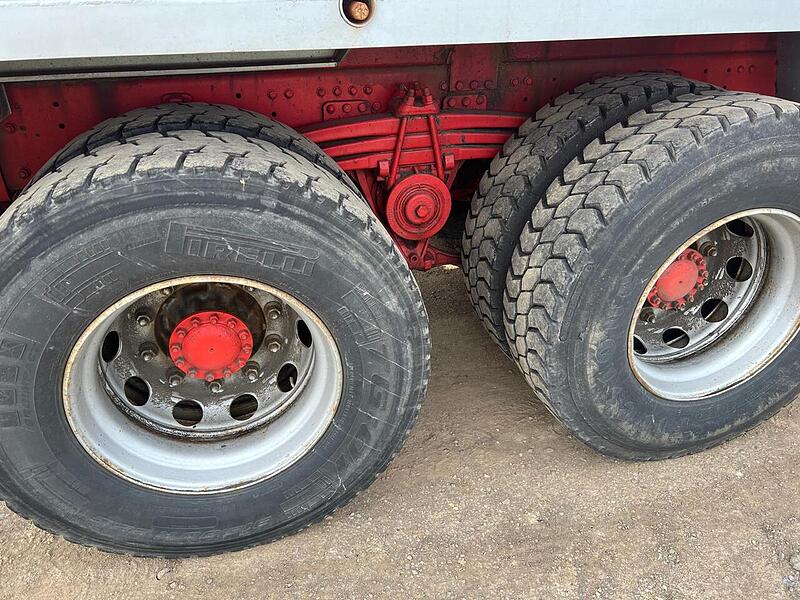 Volvo Globetrotter Bulk Blower Tipper