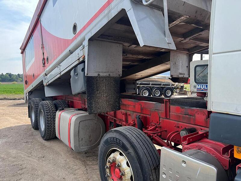 Volvo Globetrotter Bulk Blower Tipper
