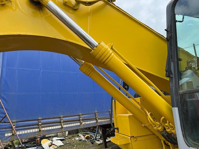 Komatsu Tracked Excavator