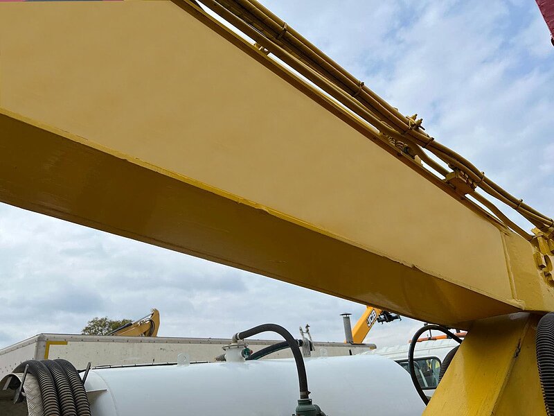 Komatsu Tracked Excavator