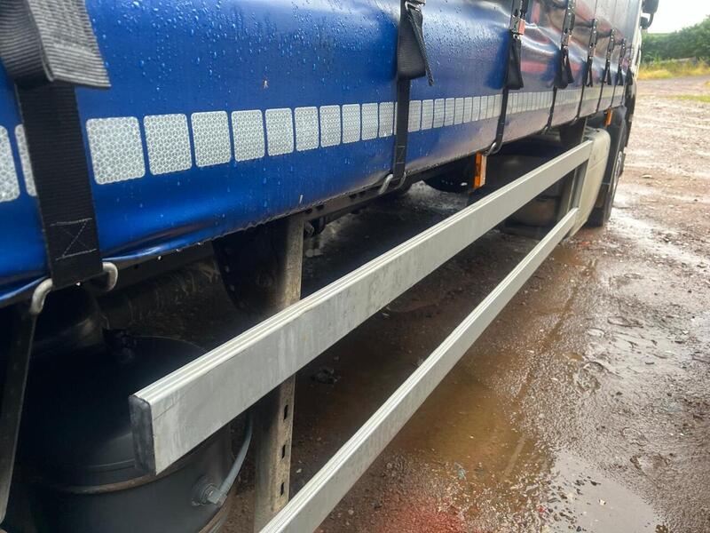 DAF 330 29ft Curtain Side 