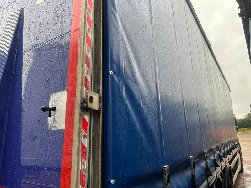 DAF 330 29ft Curtain Side 