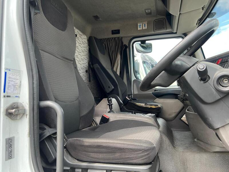 DAF 280 Curtain Sider with Tuck Away Tail Lift