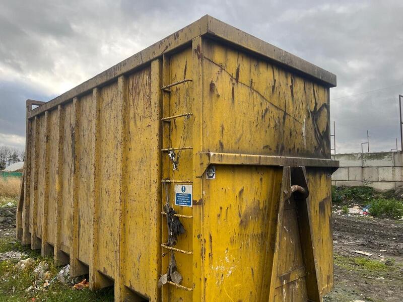 Caterpillar Big Hook Dumper With 40yrd Bin