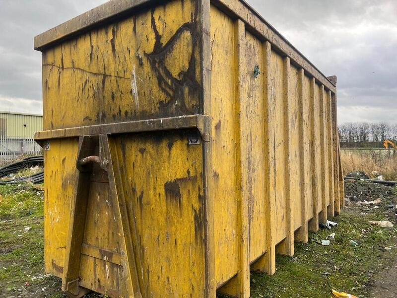 Caterpillar Big Hook Dumper With 40yrd Bin