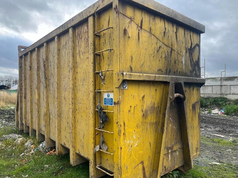 Caterpillar Big Hook Dumper With 40yrd Bin