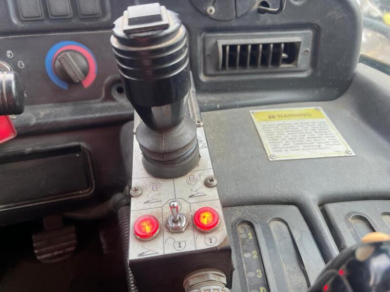 Caterpillar Big Hook Dumper With 40yrd Bin