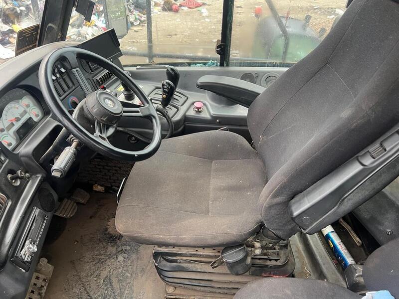 Caterpillar Big Hook Dumper With 40yrd Bin