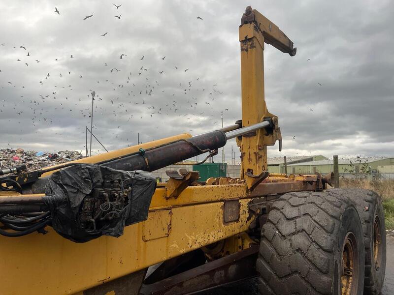 Caterpillar Big Hook Dumper With 40yrd Bin