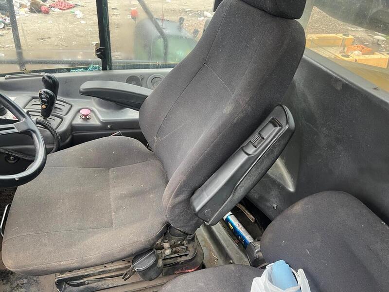 Caterpillar Big Hook Dumper With 40yrd Bin