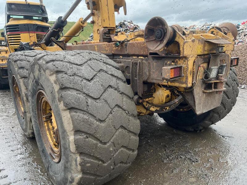 Caterpillar Big Hook Dumper With 40yrd Bin