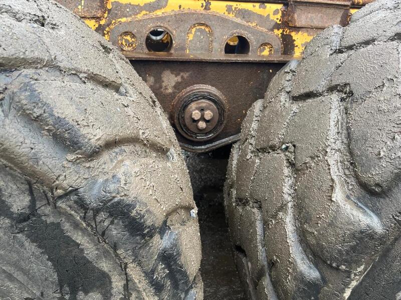 Caterpillar Big Hook Dumper With 40yrd Bin