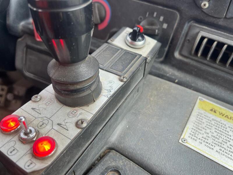 Caterpillar Big Hook Dumper With 40yrd Bin