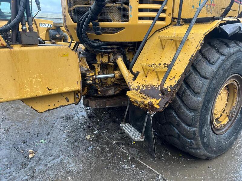 Caterpillar Big Hook Dumper With 40yrd Bin