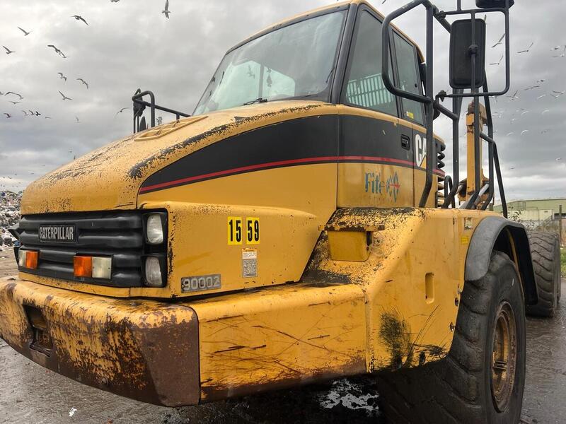 Caterpillar Big Hook Dumper With 40yrd Bin