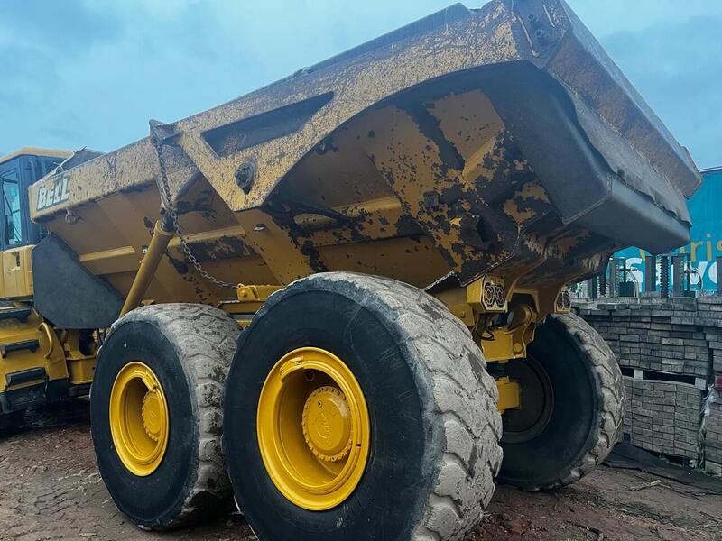 Bell 6x6 Dump Truck