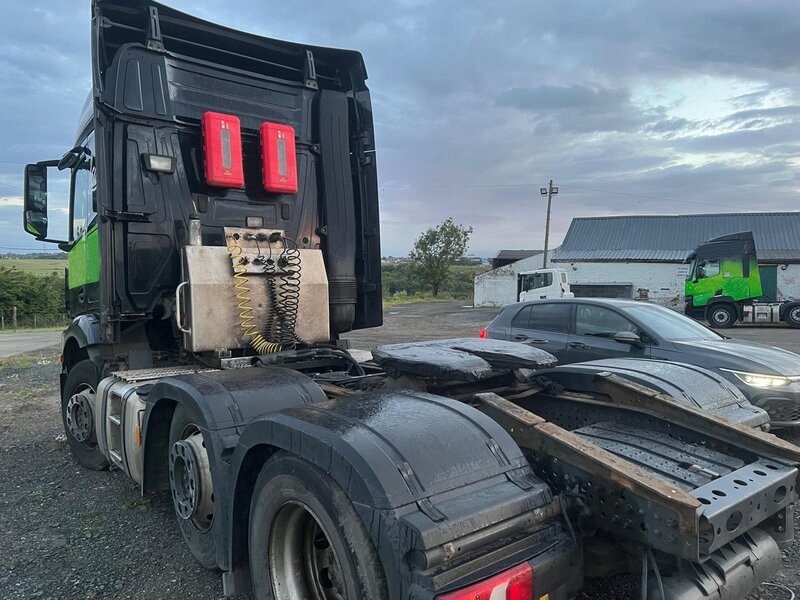 Mercedes-Benz 2545 Tractor Unit