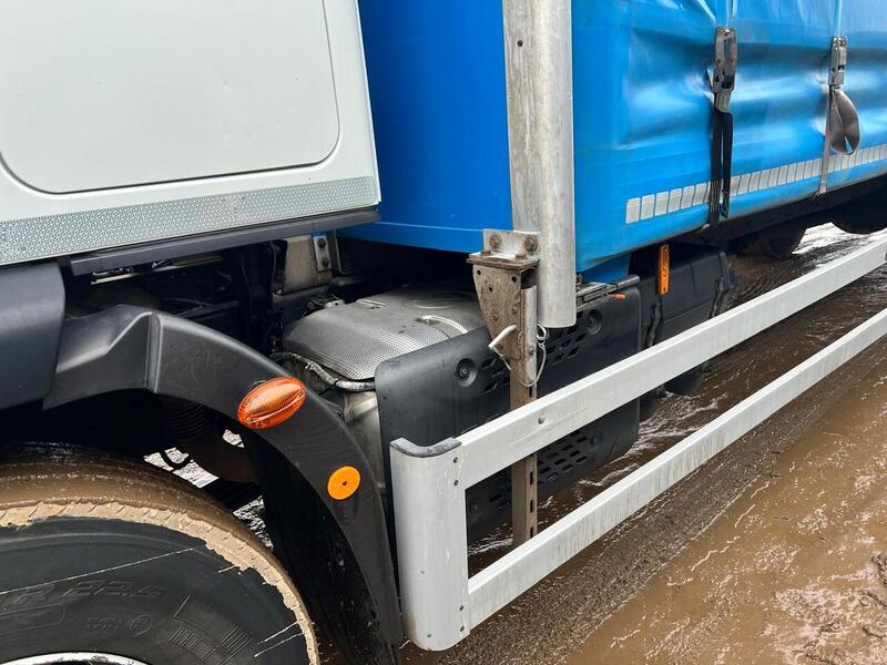 Iveco  180E250 Curtain Side