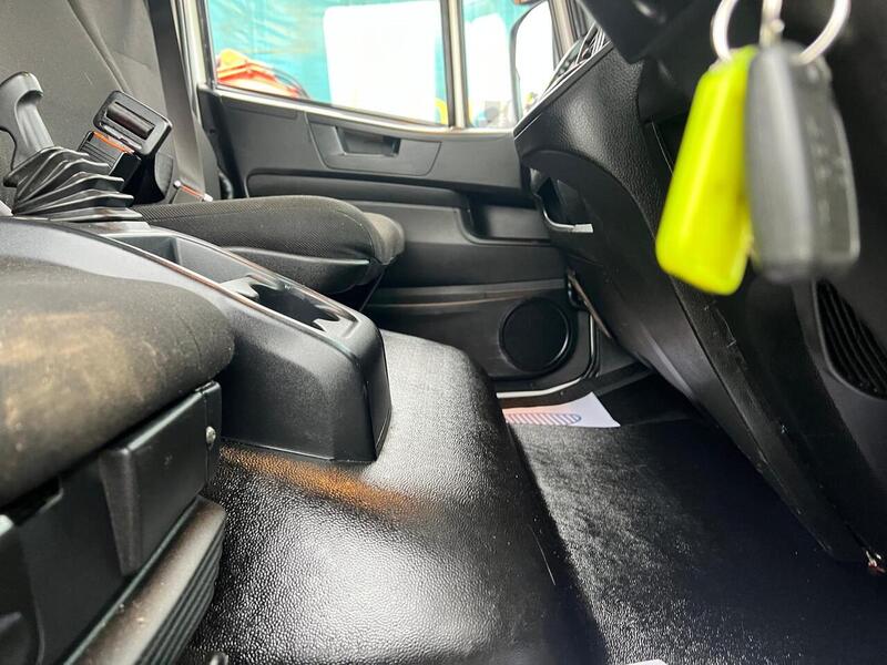 Iveco  180E250 Curtain Side