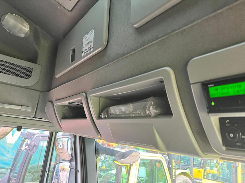 Iveco  180E250 Curtain Side