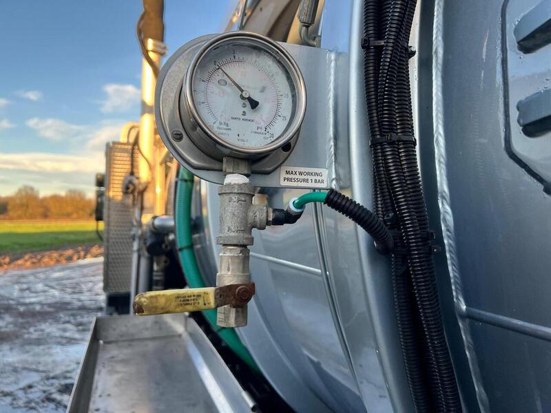 Mercedes-Benz Stainless Steel Vac Tanker