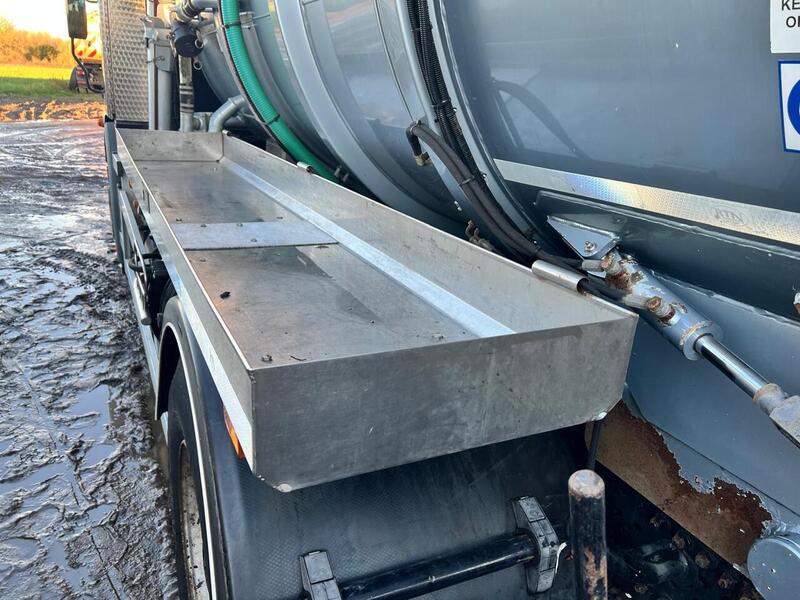 Mercedes-Benz Stainless Steel Vac Tanker