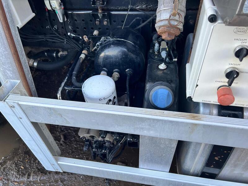 Mercedes-Benz Stainless Steel Vac Tanker